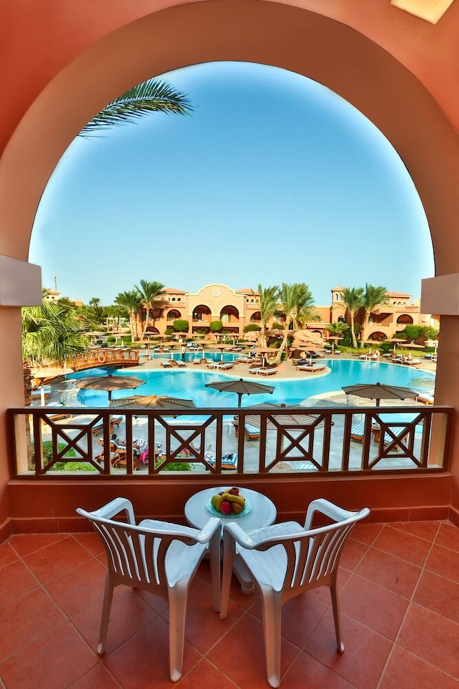 Фото Charmillion Gardens Aquapark Resort