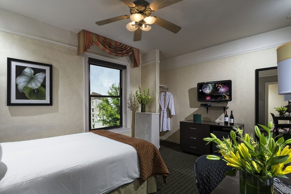 Фото The Willows Hotel