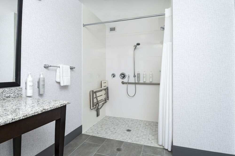 Фото Hampton Inn & Suites Raleigh Downtown