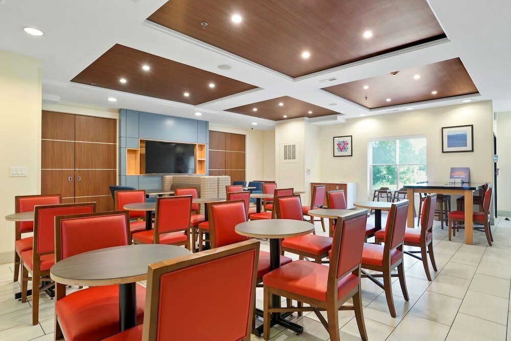 Фото Holiday Inn Express Hotel & Suites Denver North - Thornton, an Ihg Hotel