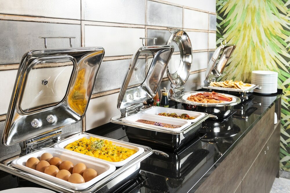 Фото Three Corners Downtown Hotel