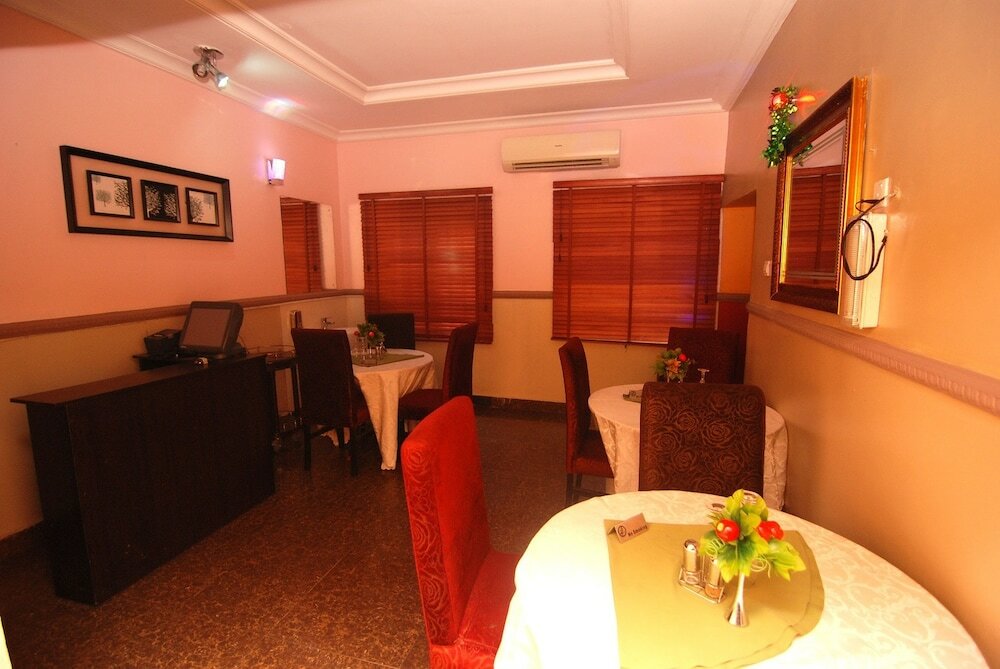 Фото Trafford Hotel