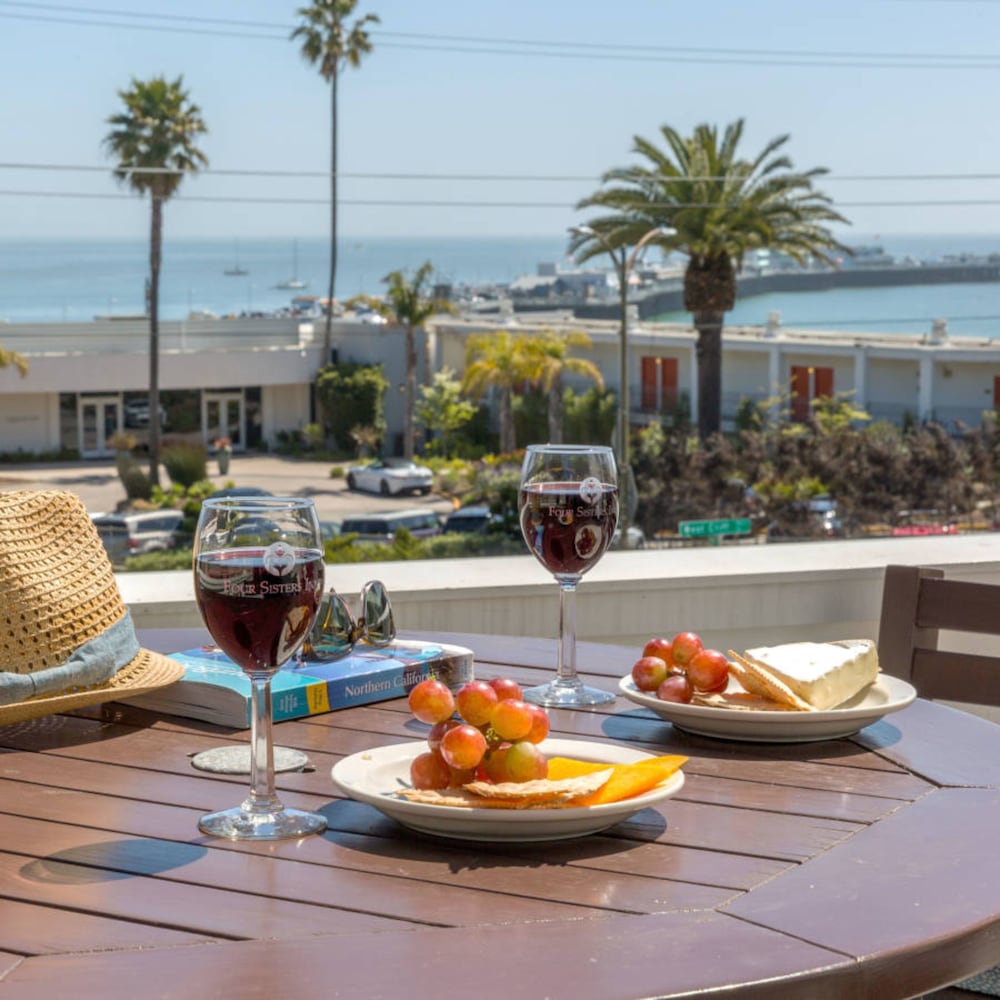 Фото West Cliff Inn - A Four Sisters Inn