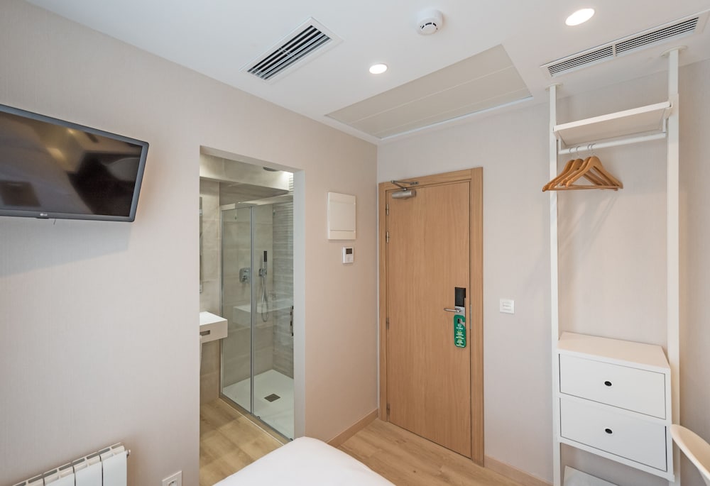 Фото Hostal La Lonja