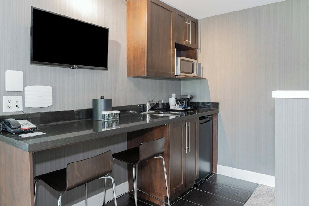 Фото Sandman Signature Vancouver Airport Hotel & Resort