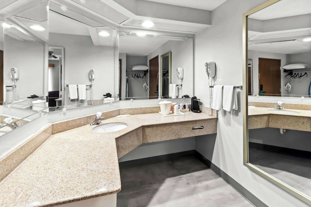 Фото Quality Inn & Suites Cvg Airport