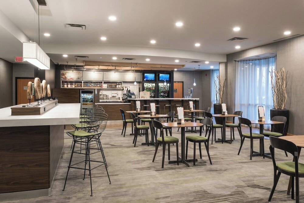 Фото Courtyard by Marriott Toronto Vaughan