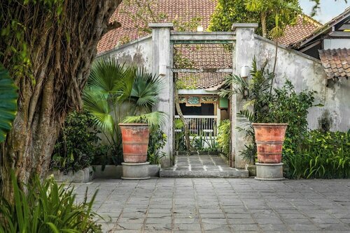 Гостиница Hotel Tugu Blitar в Блитаре