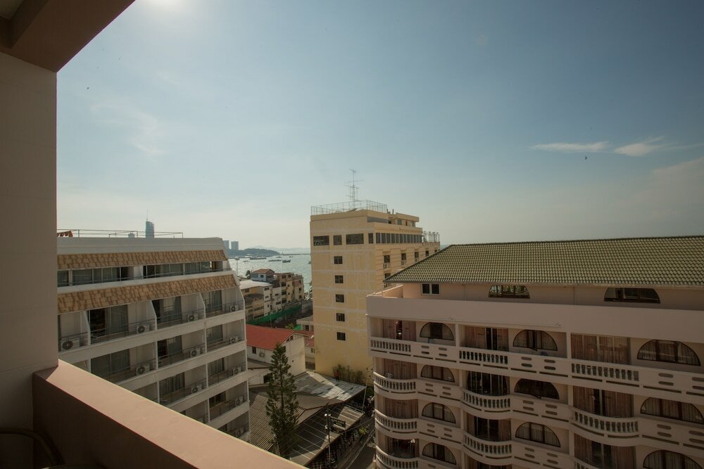 Фото Inn House Hotel