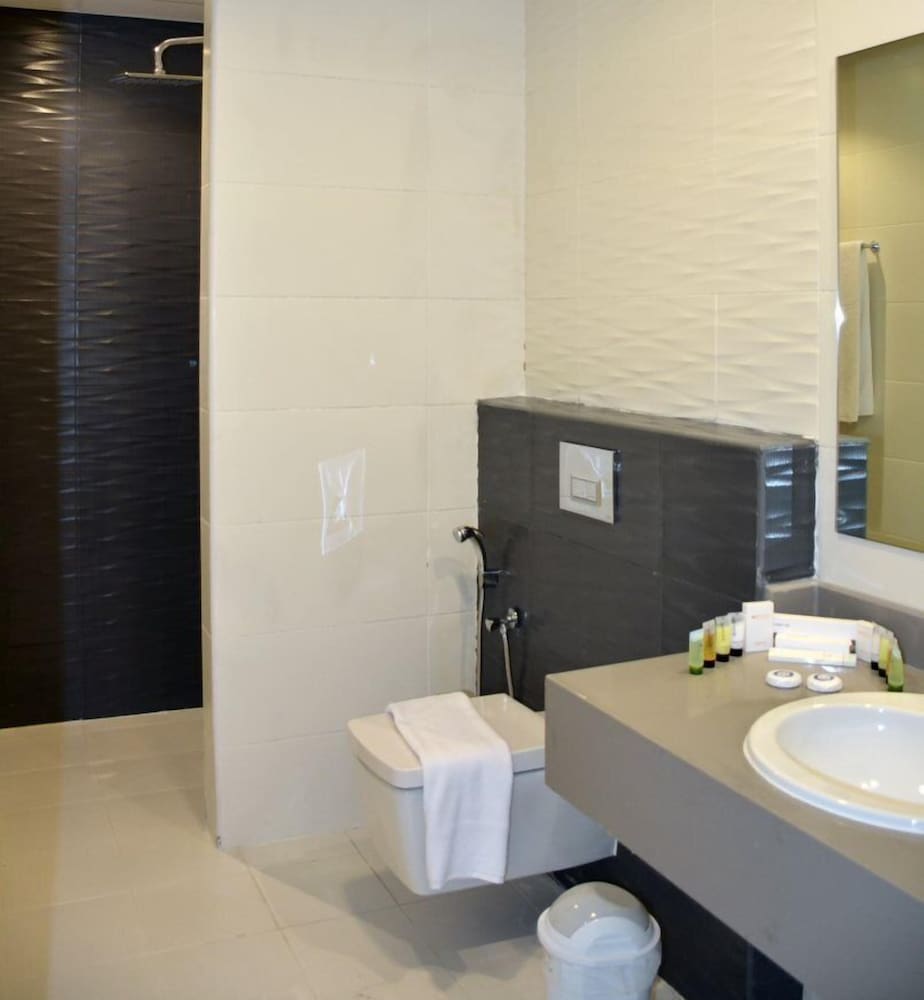 Фото The Lodge Suites