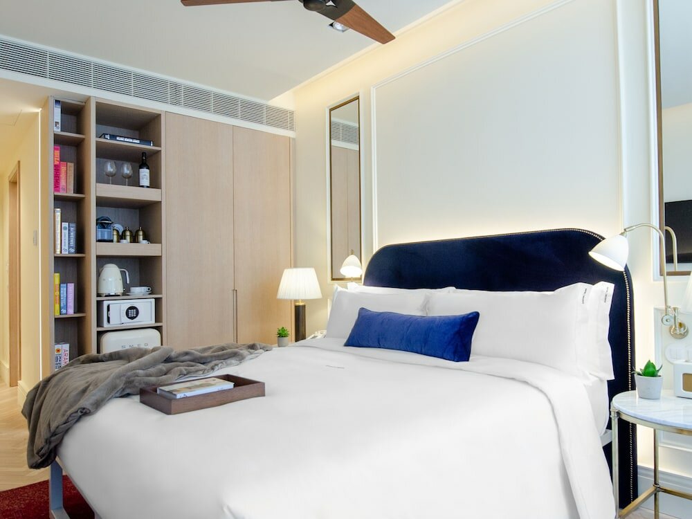 Фото Browns Avenue Hotel