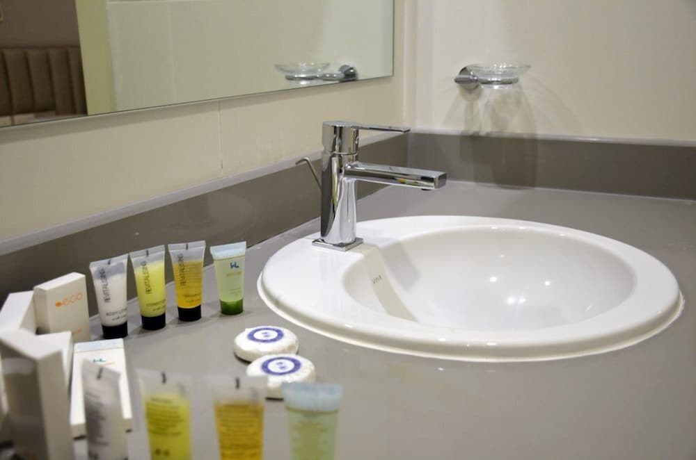 Фото The Lodge Suites