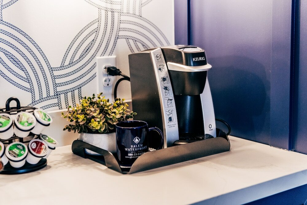 Фото Salem Waterfront Hotel & Suites