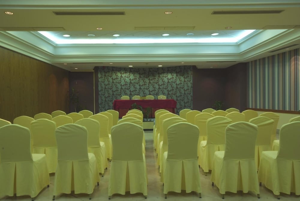 Фото Hotel Hoyuela