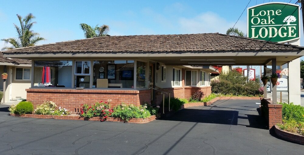 Фото Lone Oak Lodge