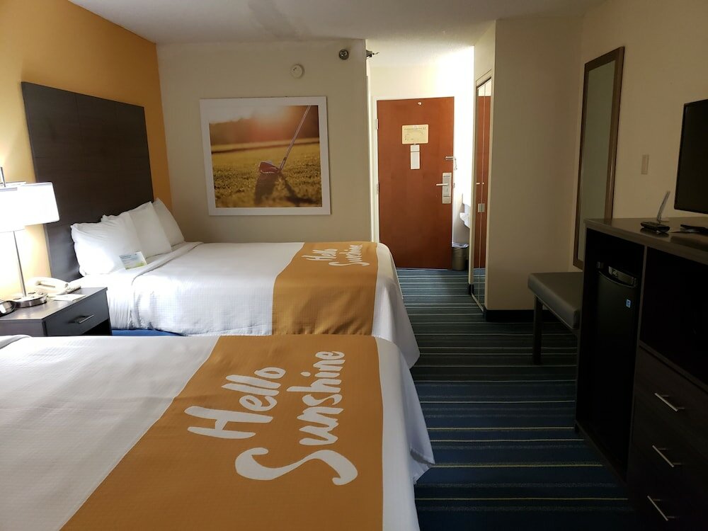 Фото Days Inn by Wyndham Burlington East