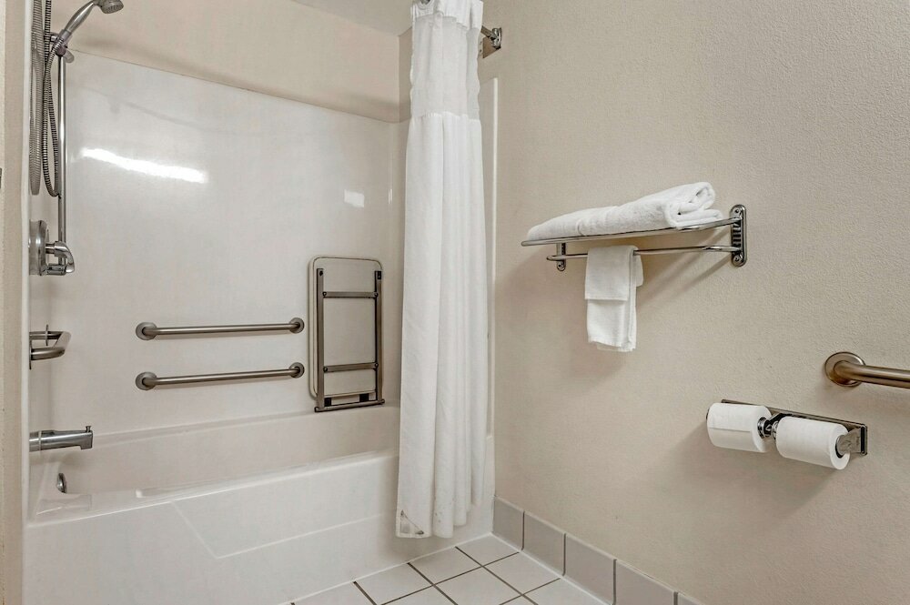 Фото Quality Inn & Suites