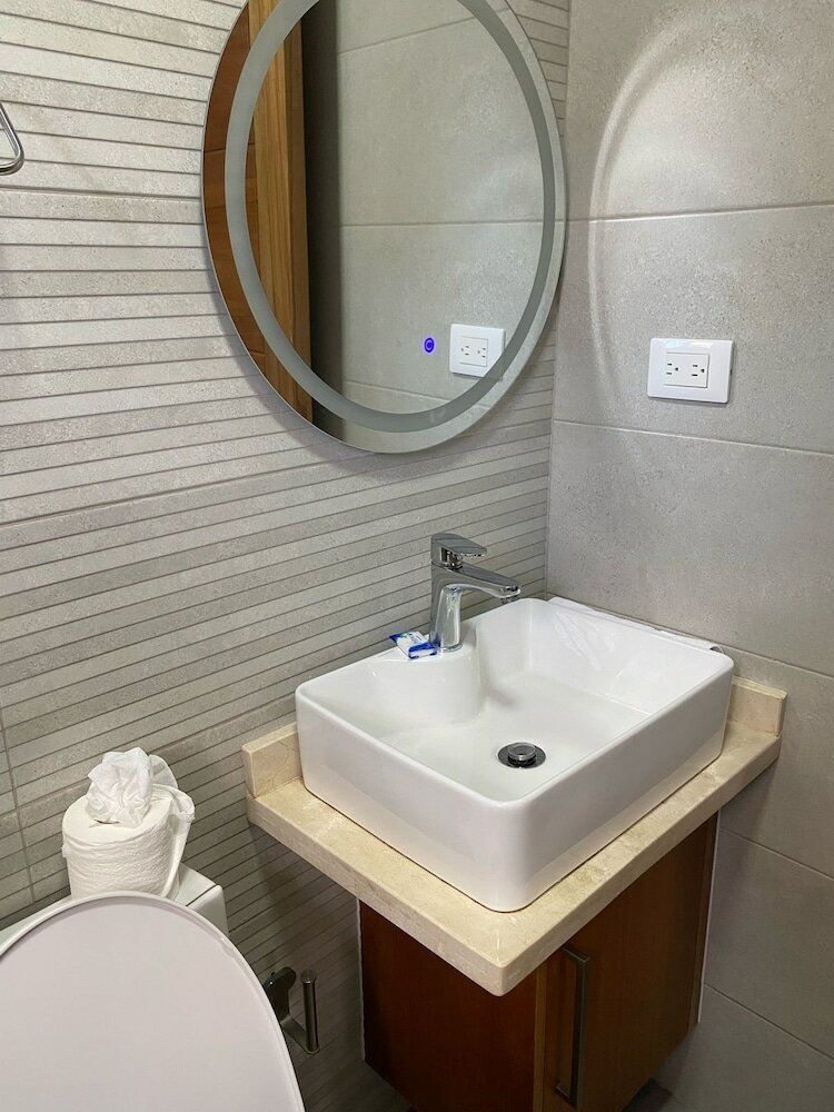 Фото New Garden Hotel