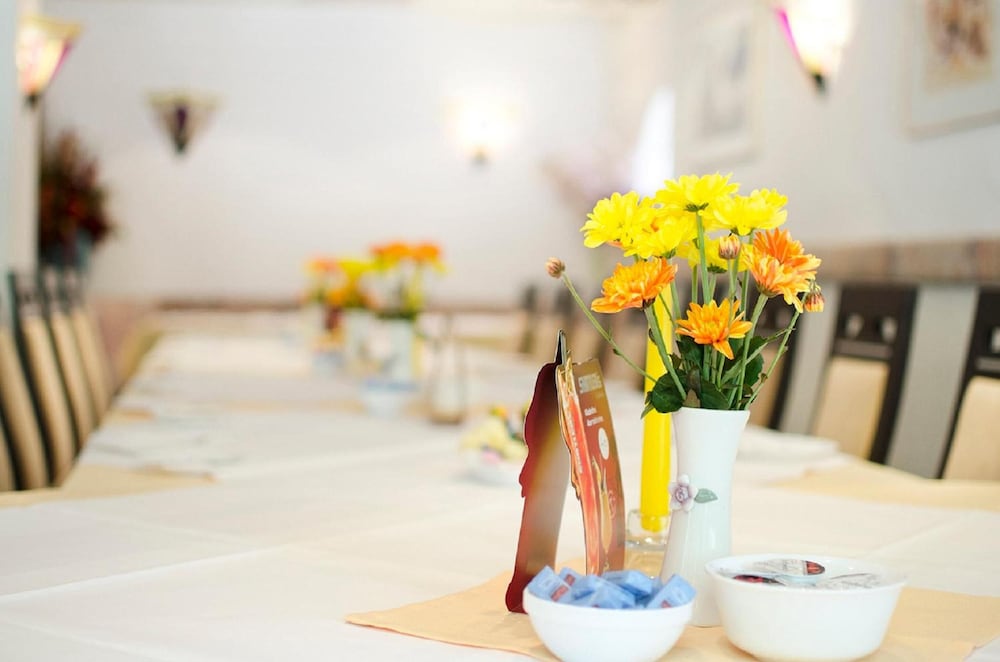 Фото Hotel & Restaurant Park Cafe Isa