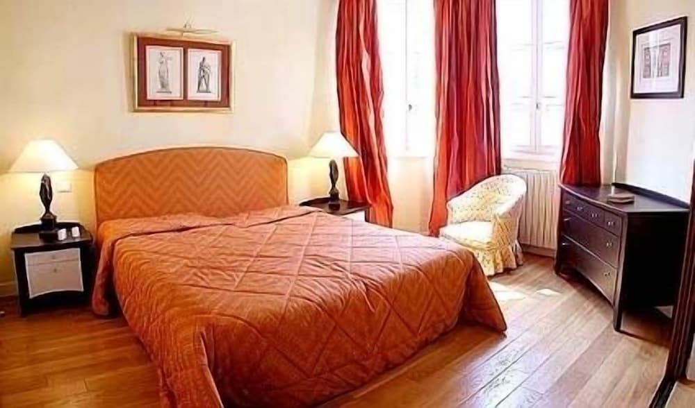 Фото Unic Renoir Saint-Germain