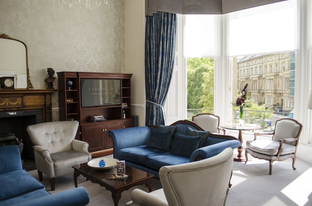 Фото The Bonham Hotel