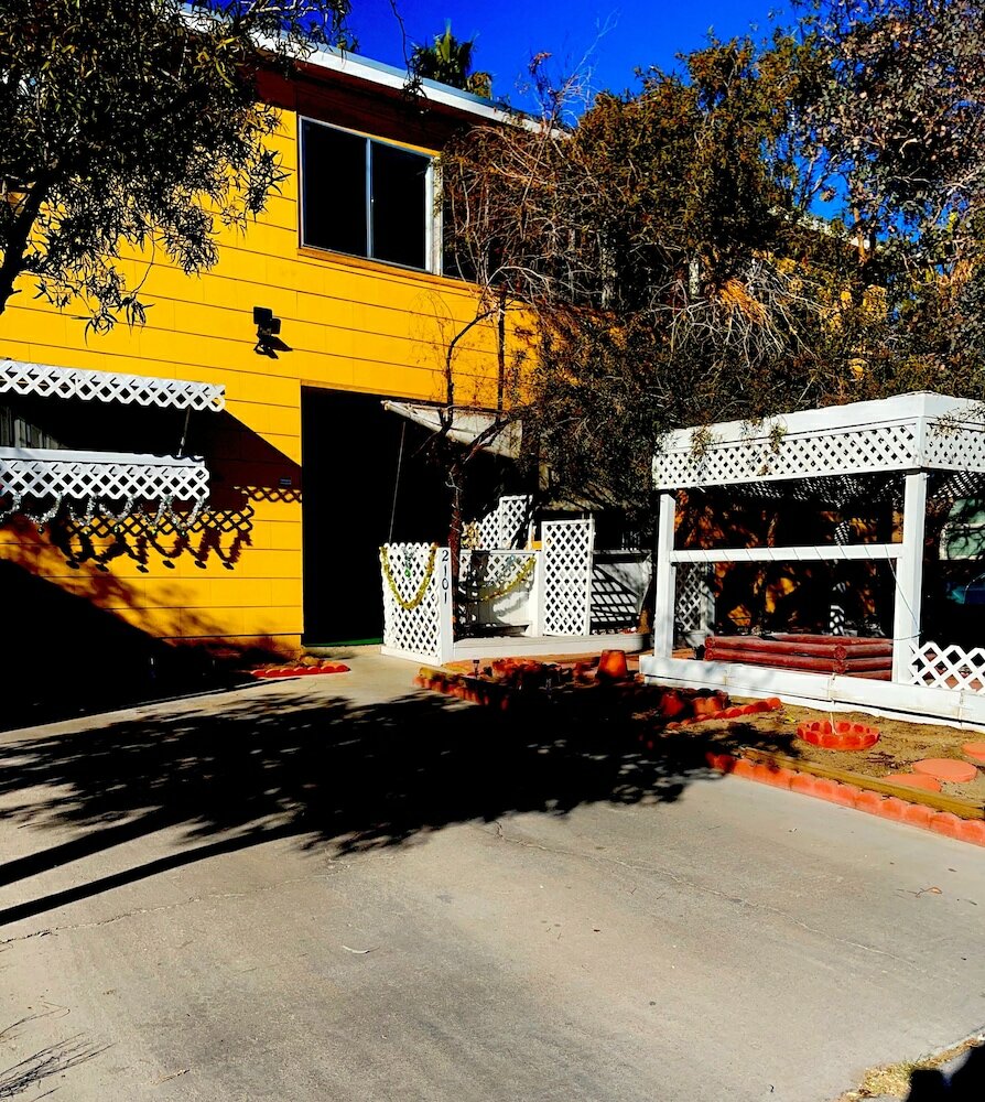 Фото The Yellow Penthouse