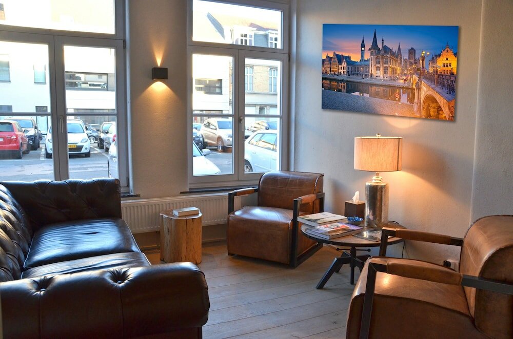 Фото The House of Edward