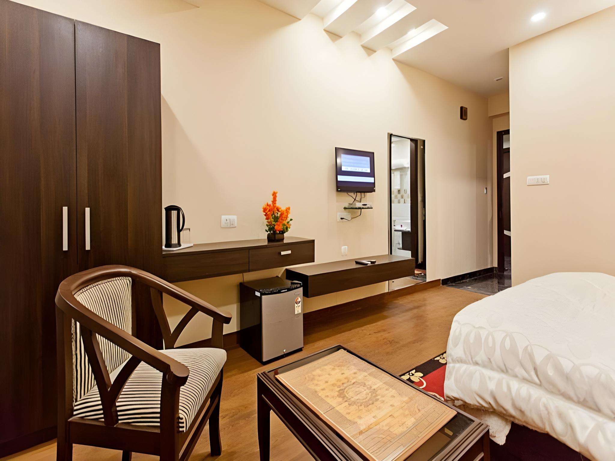 Фото Hotel Krishnam