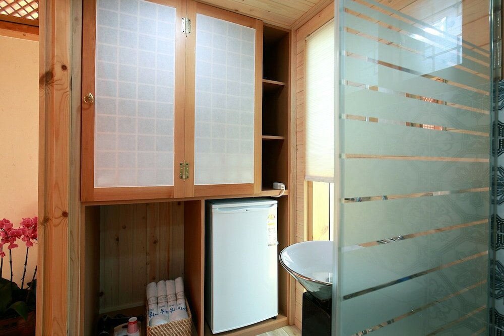 Фото Wiyeonjae Hanok Stay