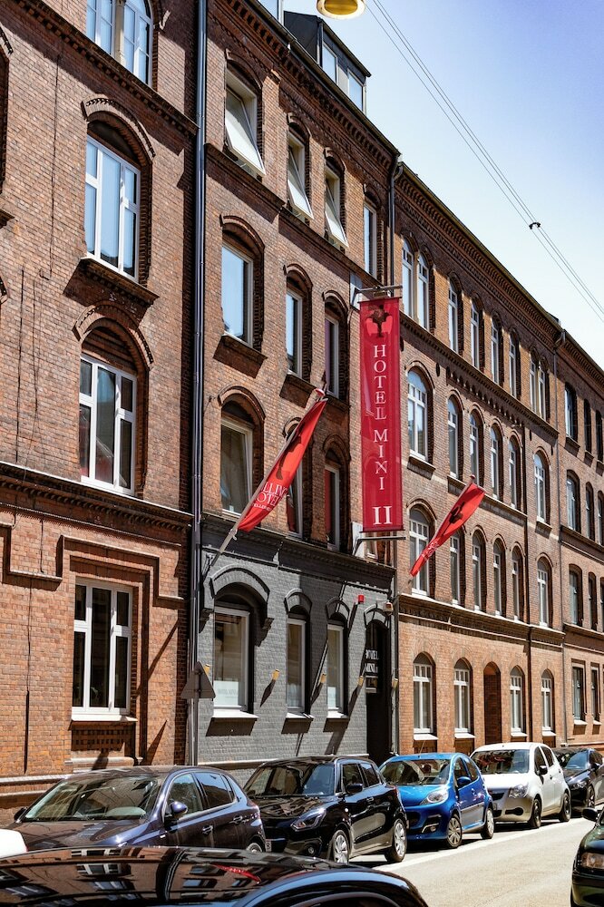 Фото отеля 1