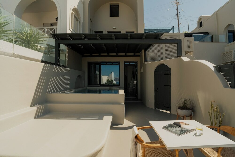 Фото Black Diamond Suites - Adults Only