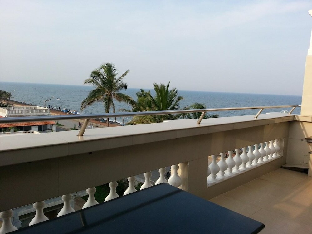 Фото Lotus Bay View Hotel