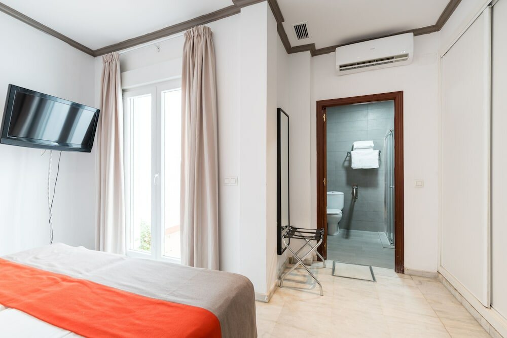 Фото Cool Sevilla Hotel