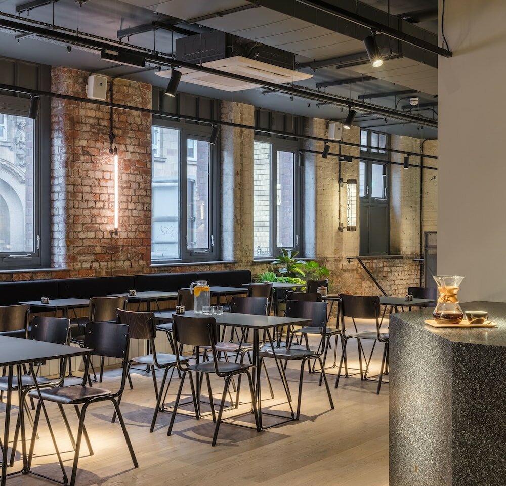 Фото Whitworth Locke