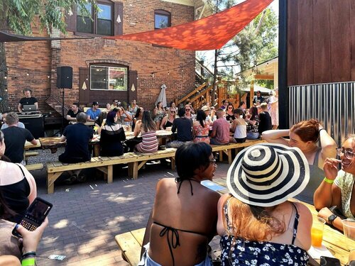 Гостиница Bunk+Brew Historic Lucas House - Hostel в Бенде