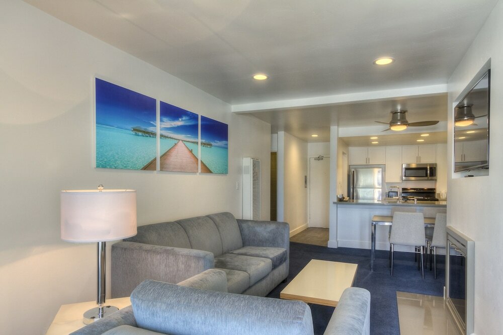 Фото Oceanside Marina Suites