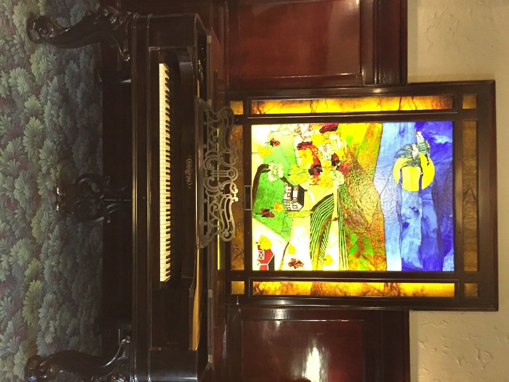 Фото Historic Cary House Hotel