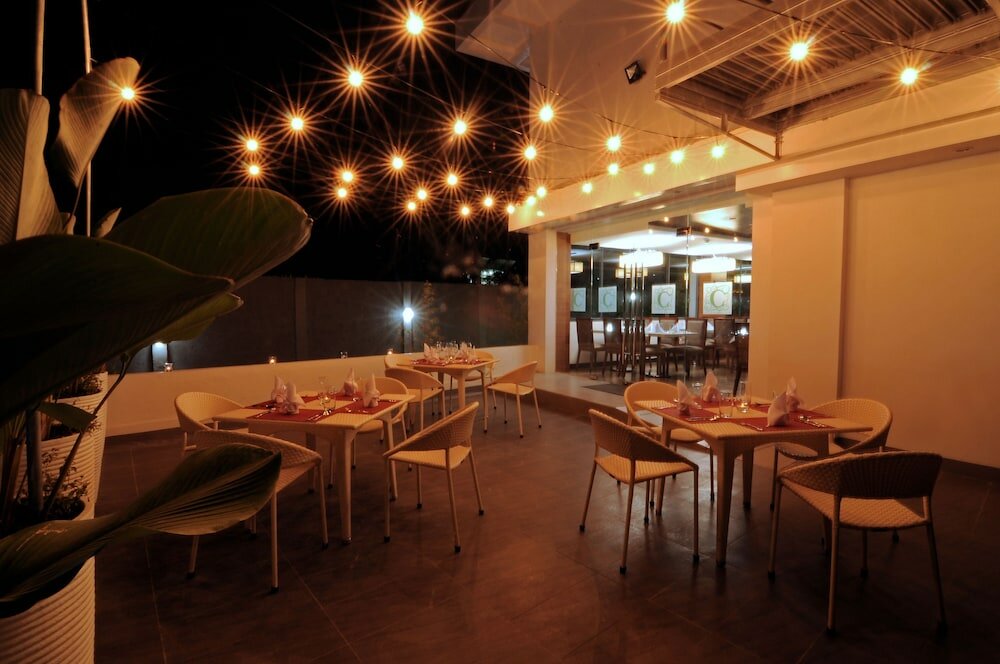 Фото 717 Cesar Place Hotel