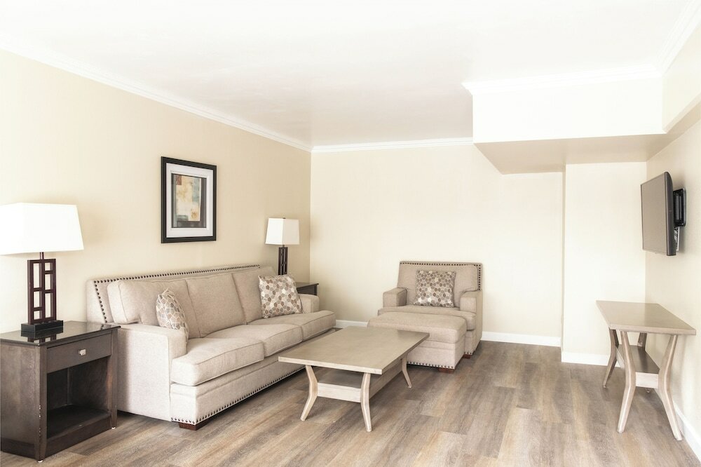 Фото Travelodge by Wyndham Monterey Bay