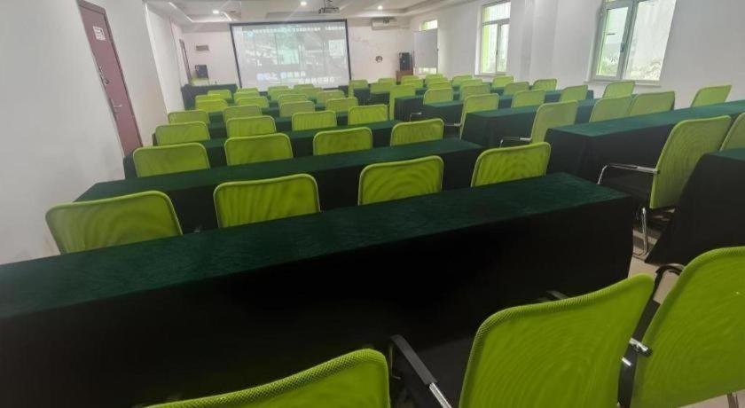 Фото GreenTree Inn Chongqing Longhu Times Tianjie Xietaizi Subway Station Hotel