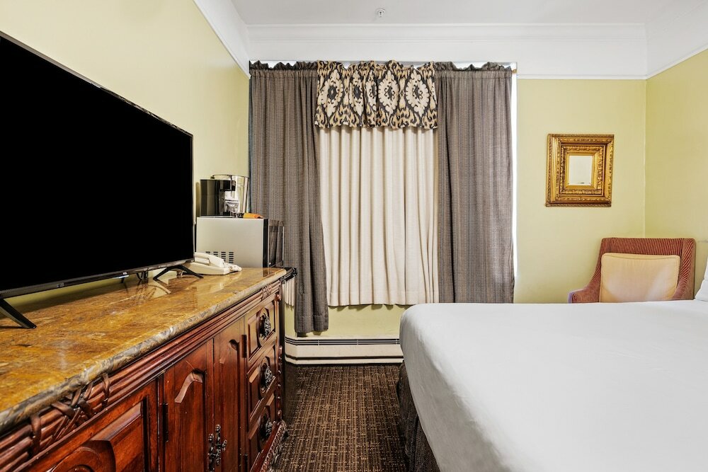 Фото Fitzgerald Hotel