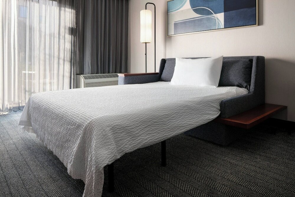 Фото Courtyard by Marriott Bakersfield