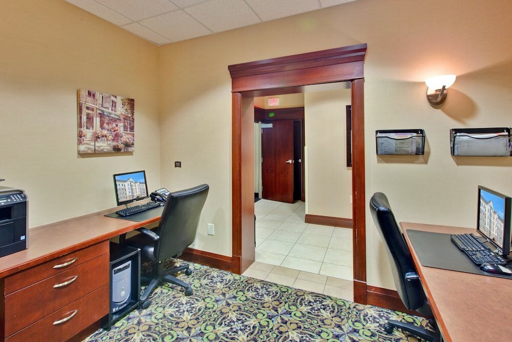 Фото Staybridge Suites London