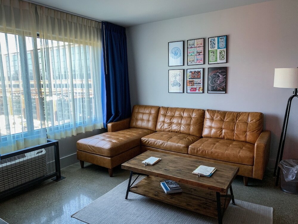 Фото DogHouse Hotel and Brewery