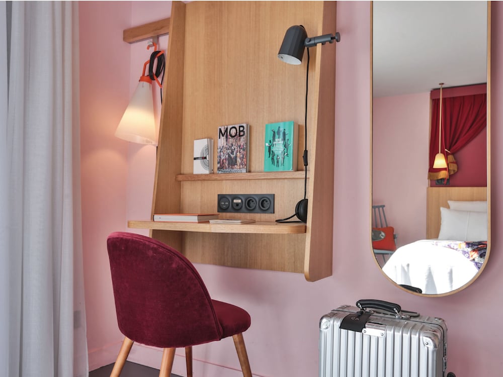 Фото Mob Paris Les Pouches