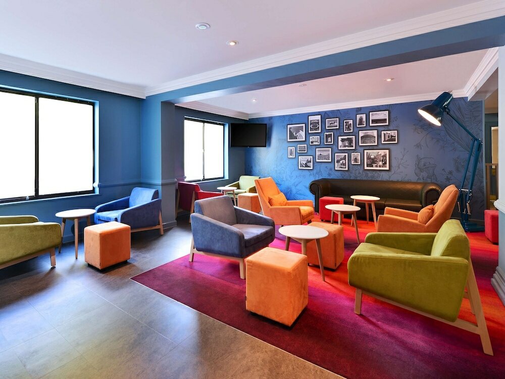 Фото Travelodge Bath Waterside