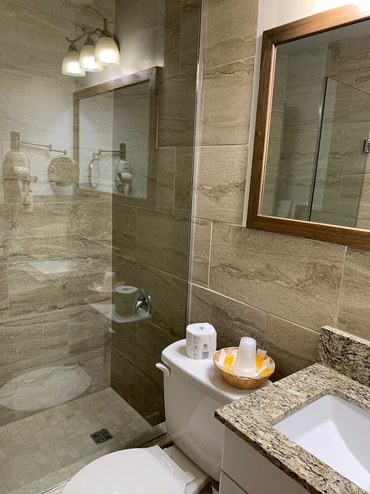 Фото Newmarket Inn