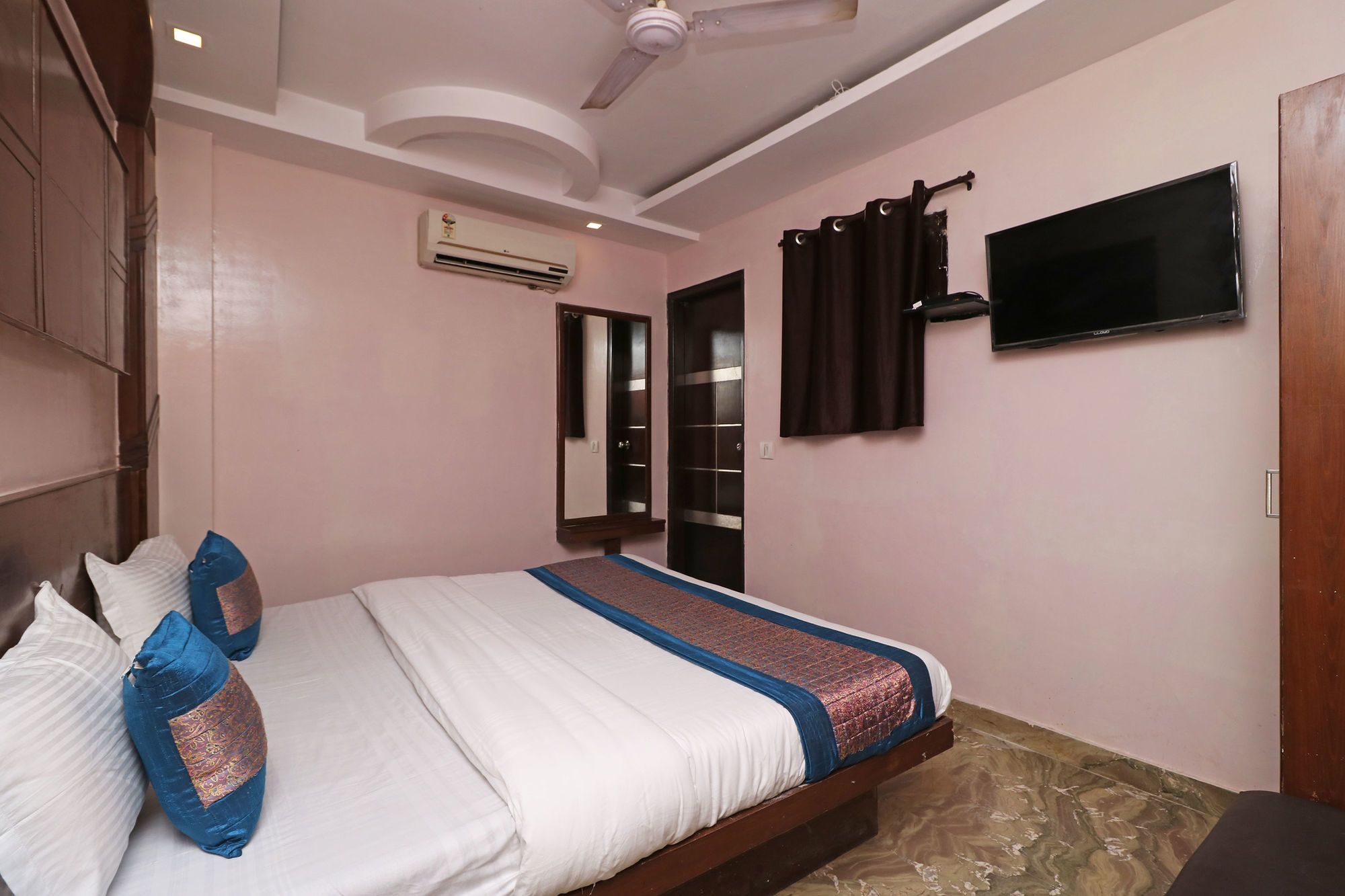 Фото Oyo 5494 Hotel Odeon Continental