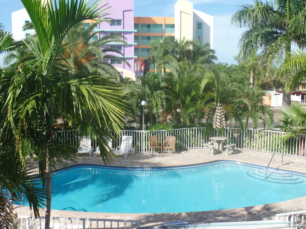 Фото The Bayside Inn & Marina