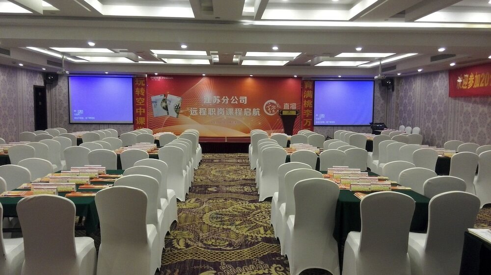 Фото Zhenbao Holiday Hotel Nanjing Yuhua